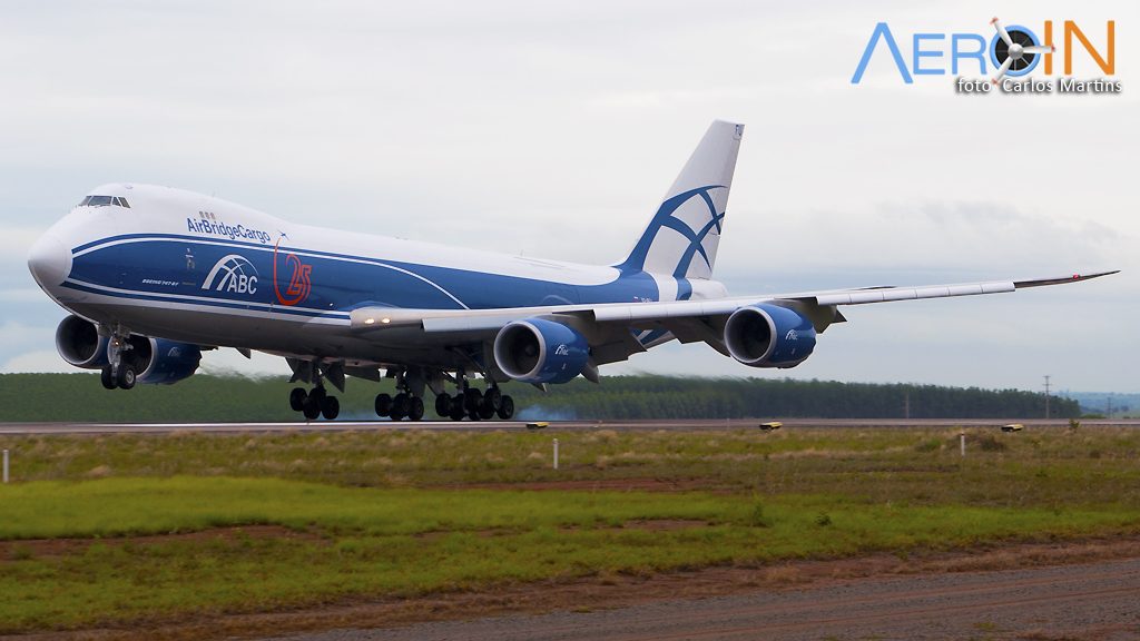 Avião Boeing 747-8F AirBridge