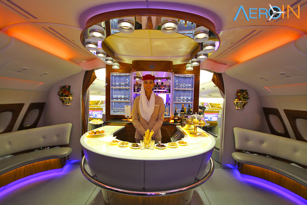 Avião Airbus A380 Emirates Bar Lounge