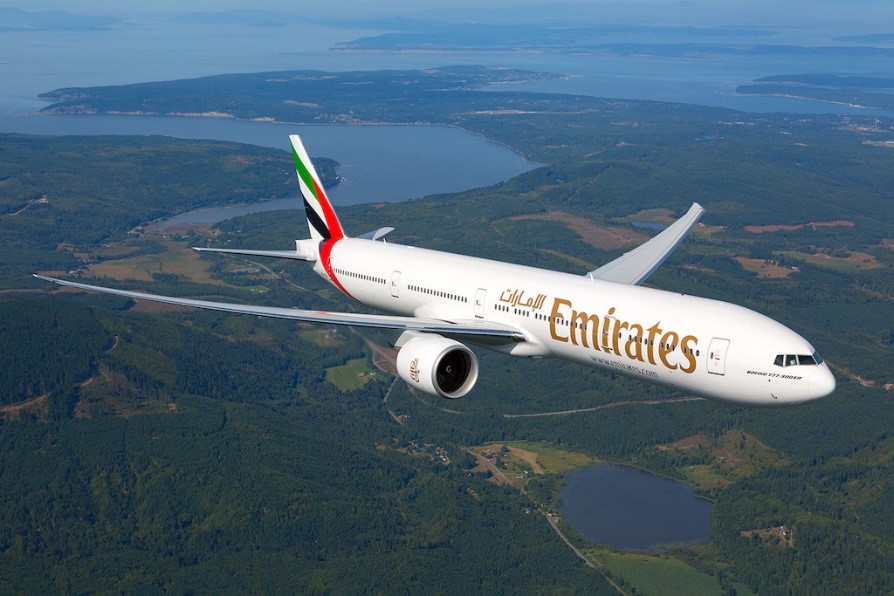 Avião Boeing 777-300 Emirates turbulência