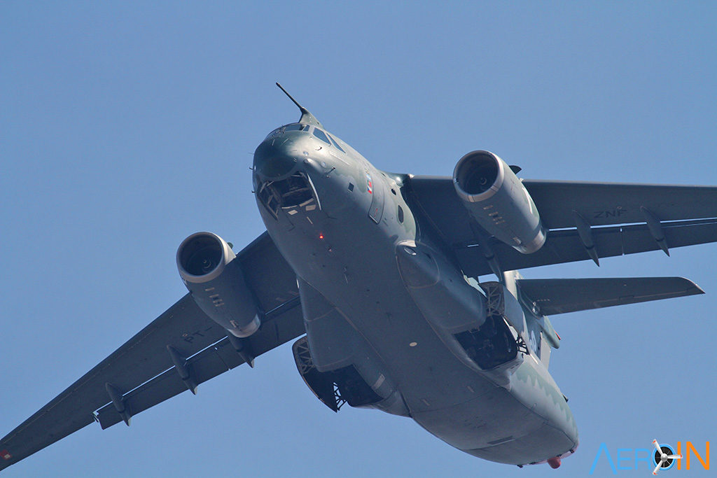 Embraer divulga imagens da entrega do 4º grande avião KC-390 do Brasil