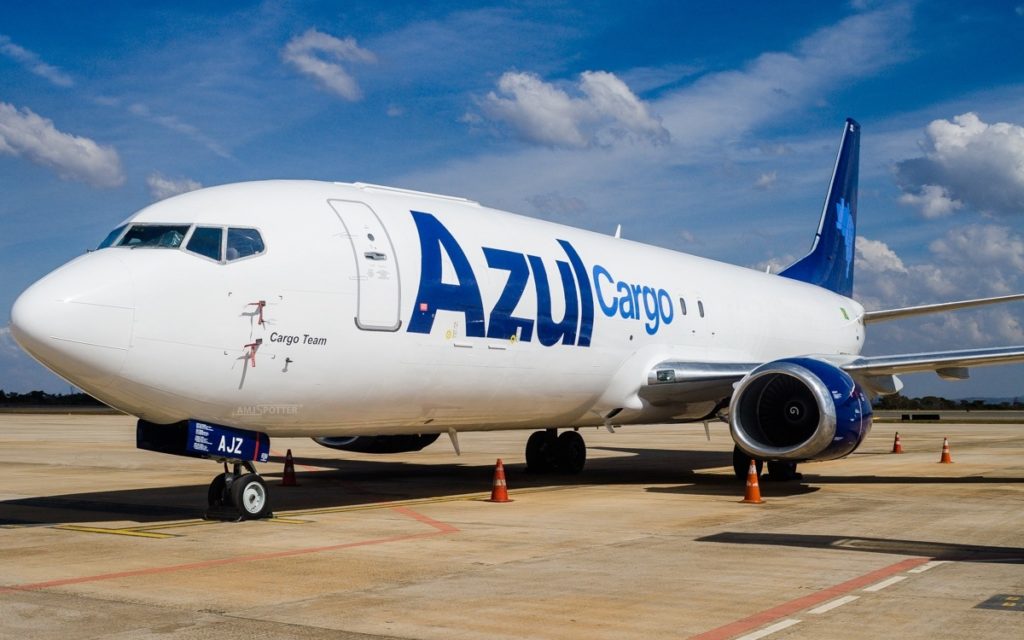Avião Boeing 737 Azul Cargo