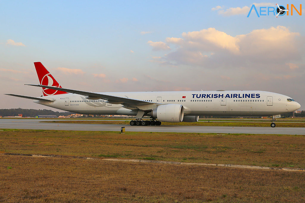 Avião Boeing 777-300 Turkish Airlines