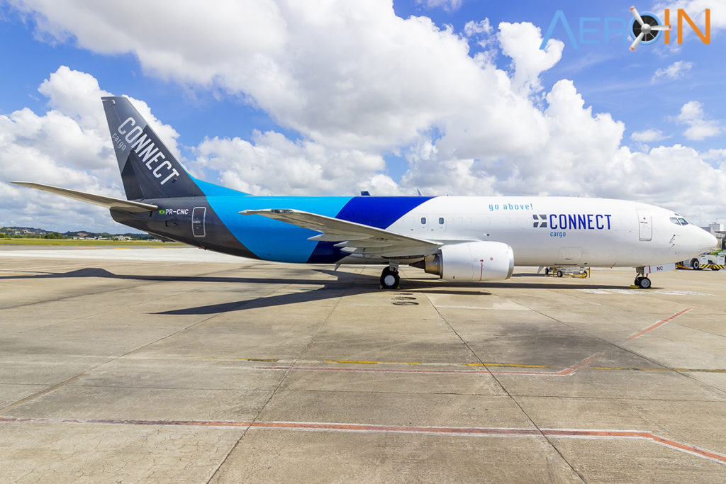 Avião Boeing 737-400F Connect Cargo