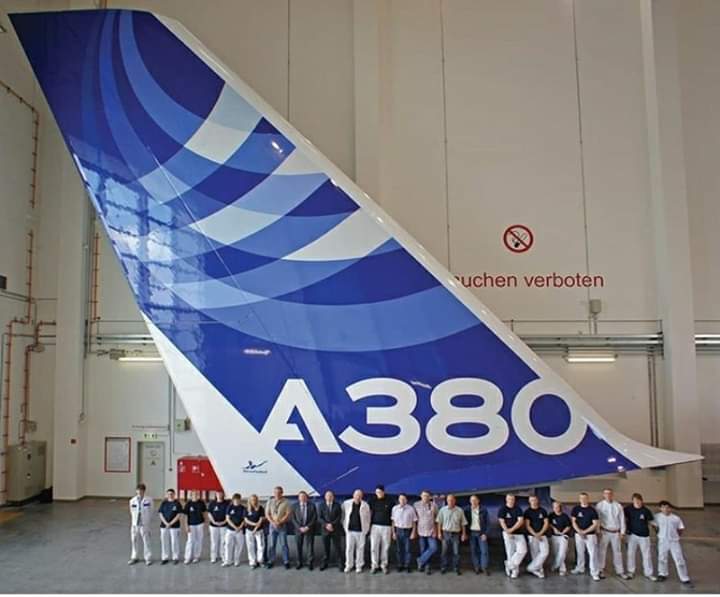 Airbus A380 cauda gigante pessoas