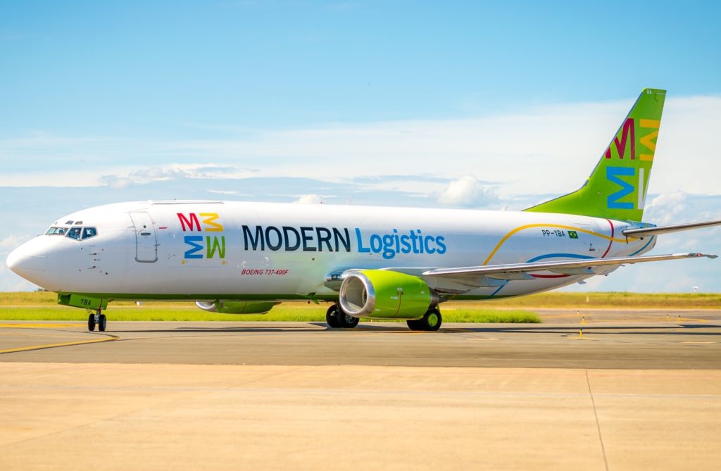 Avião Modern Logistics 737-400F