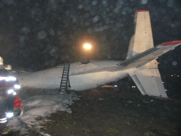 Acidente Anotnov An-24 Donestsk 2013