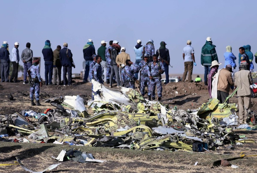 Imagem Reuters restos crash site ETH