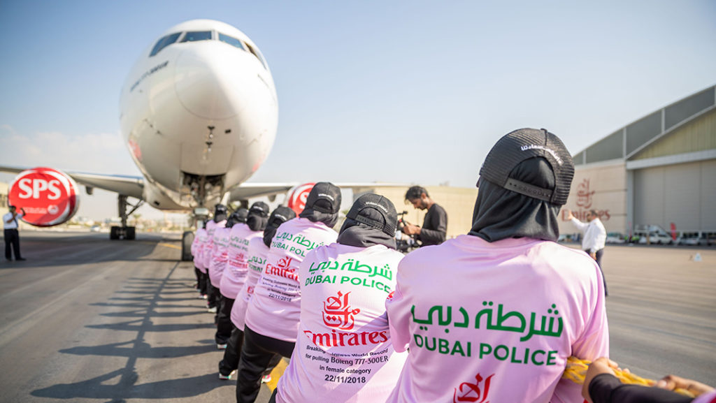 Policiais mulheres Dubai Guiness Recorde Avião 777 2018