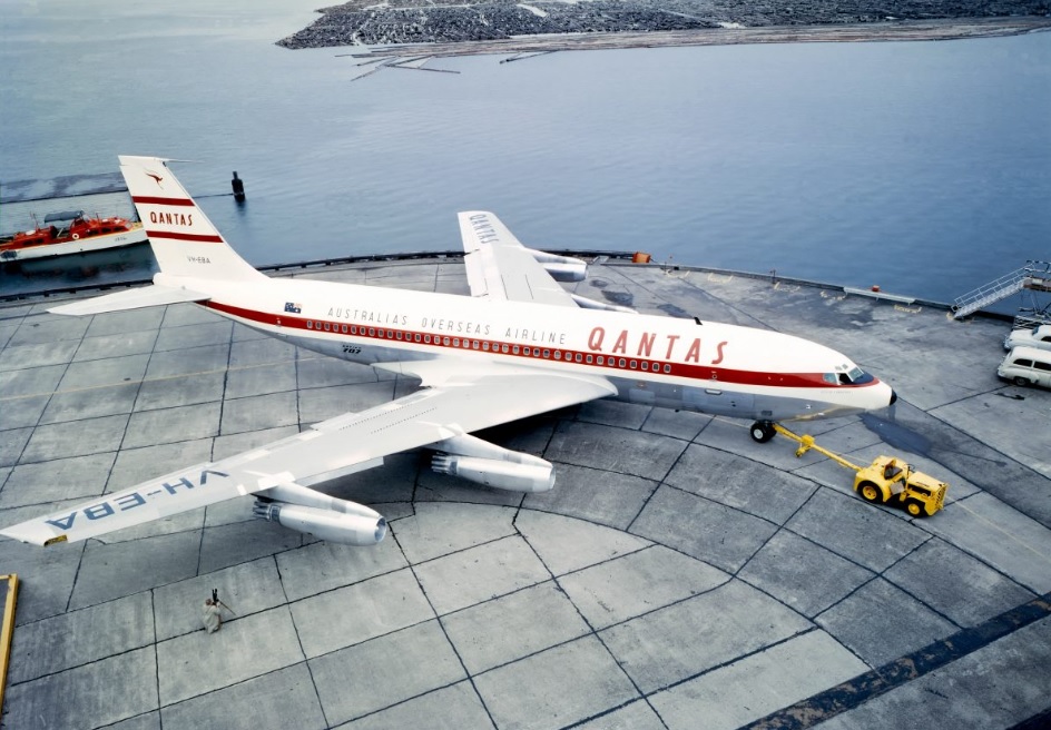 O atributo alt desta imagem está vazio. O nome do arquivo é Qantas-707.jpg