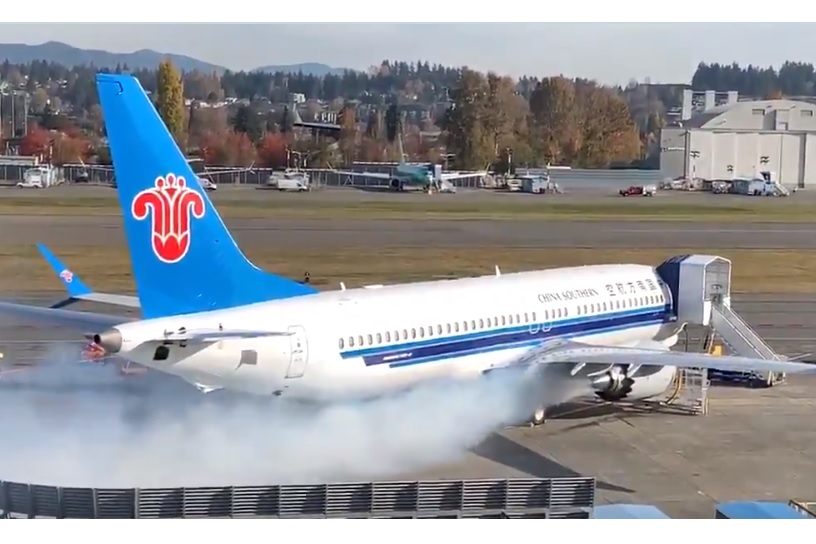 Vídeo 737 MAX fumaça acionamento motor