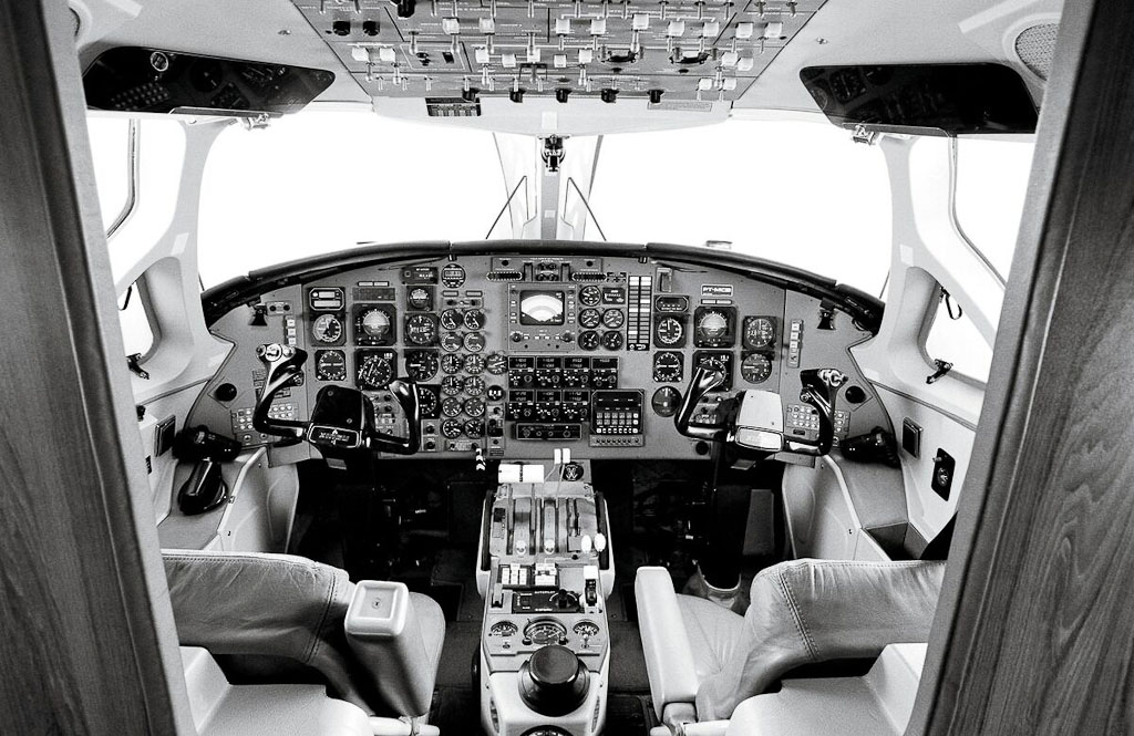 Avião Embraer EMB 121 Xingu Cockpit
