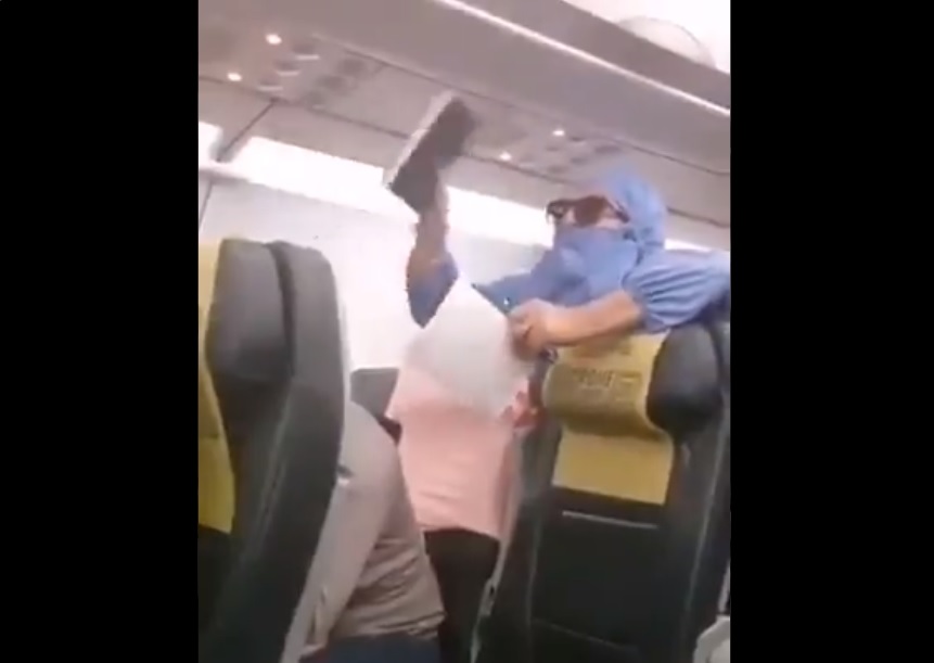 Passageira mulher explodir avião Pegasus Turquia