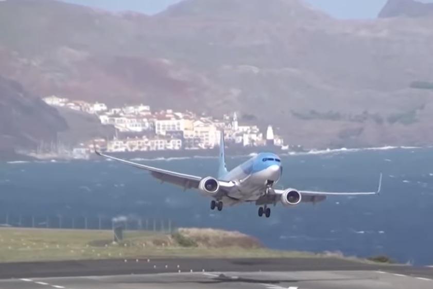 Funchal Airport Approach Crosswind