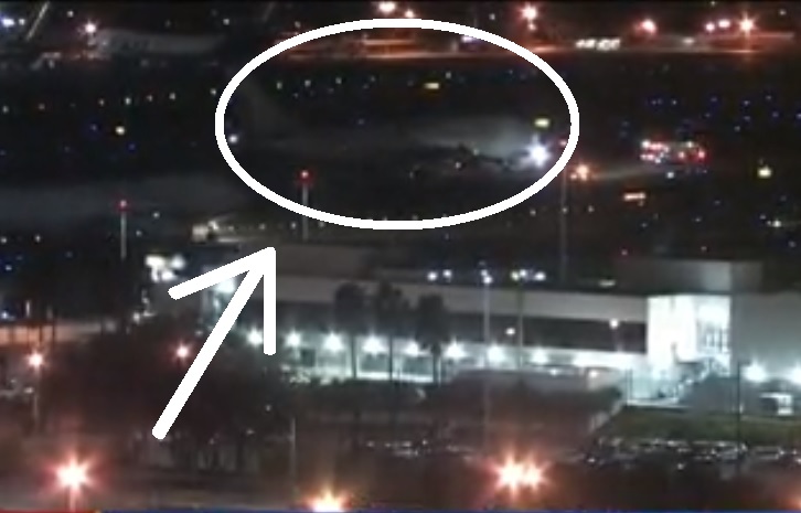 Avião Boeing 747-400 Atingiu Lixeira Pista Los Angeles