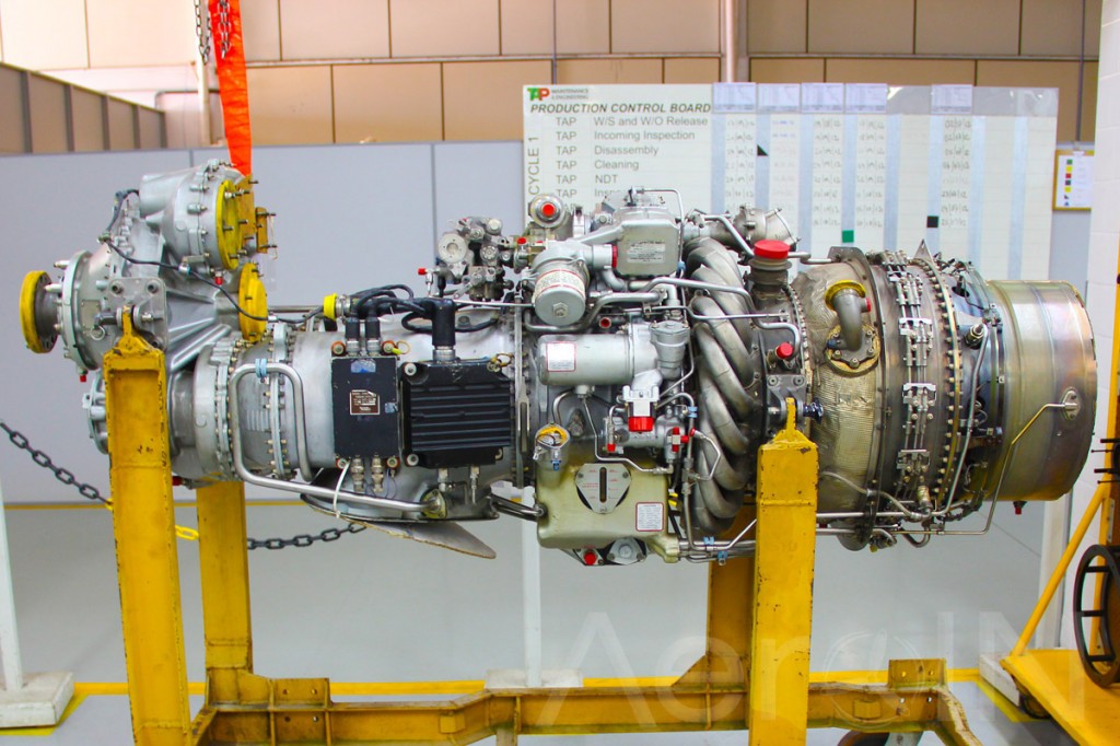 Motor Pratt & Whitney em processo de manutenção.