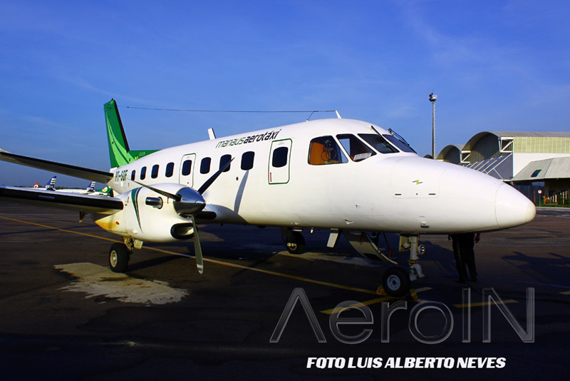 Os grupos desse ano usaram duas aeronaves da Manaus Aero Taxi. Um deles foi o Embraer 110 Bandeirante, visto acima ...