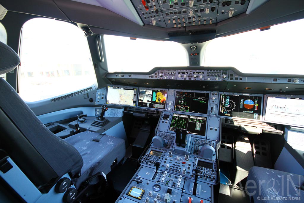Avião Airbus A350 Cockpit Painel
