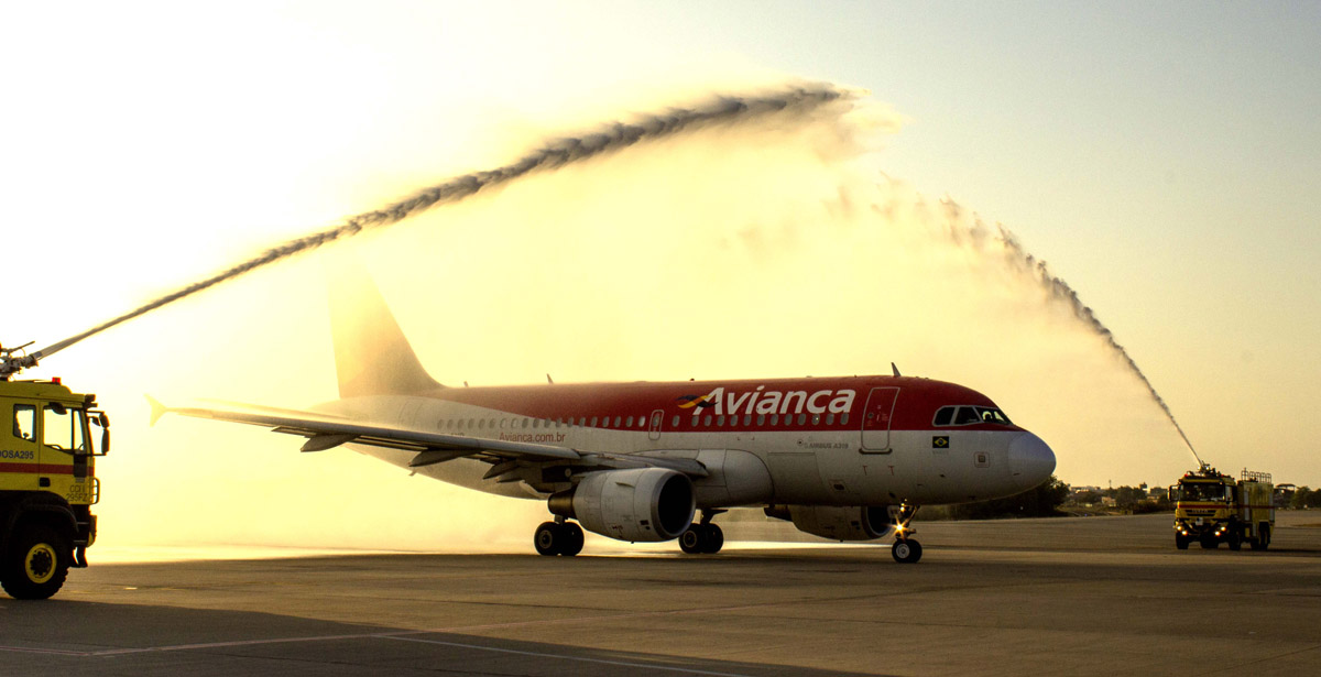 Batismo da aeronave A319 no primeiro voo Fortaleza-Bogotá da Avianca Brasil