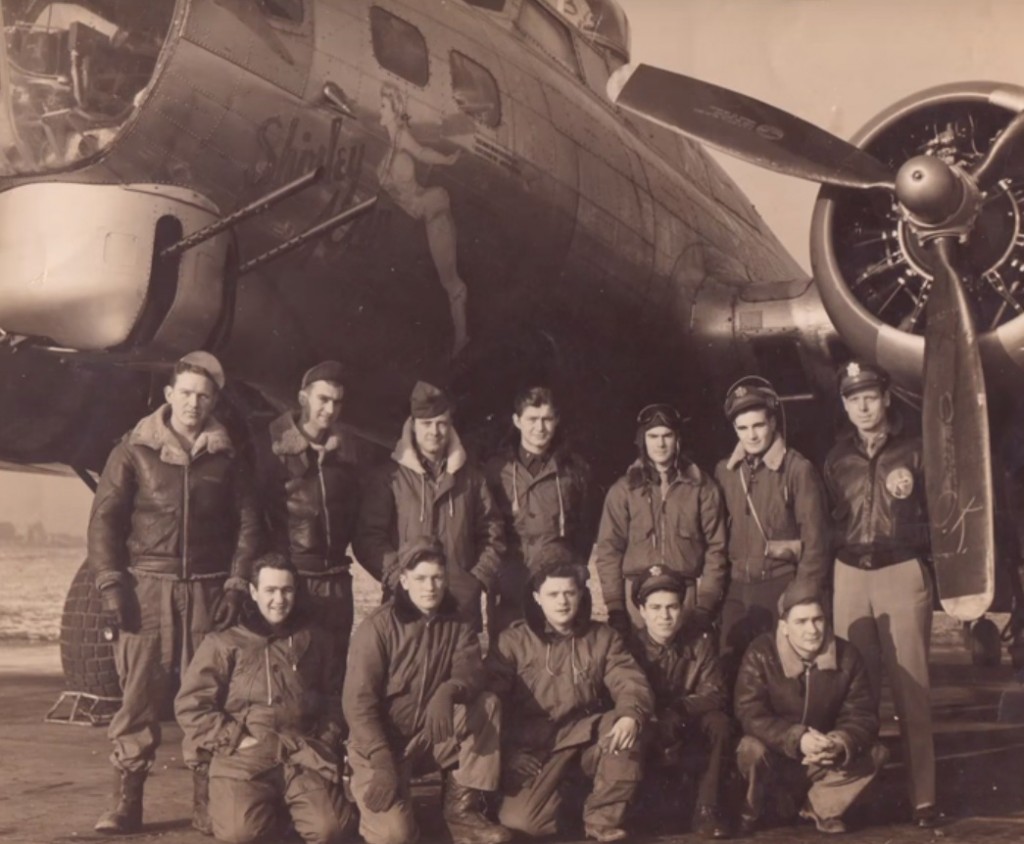 O pai serviu como piloto de bombardeiro B-17 no 91º grupo de bombardeiros do Exército Americano. 