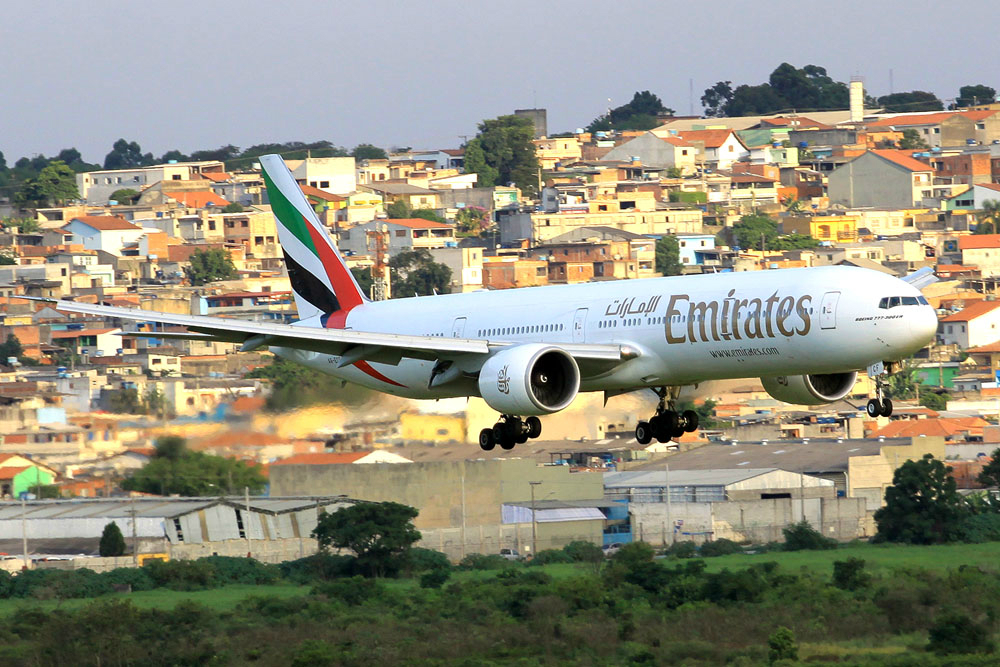 Avião Boeing 777-300 Emirates