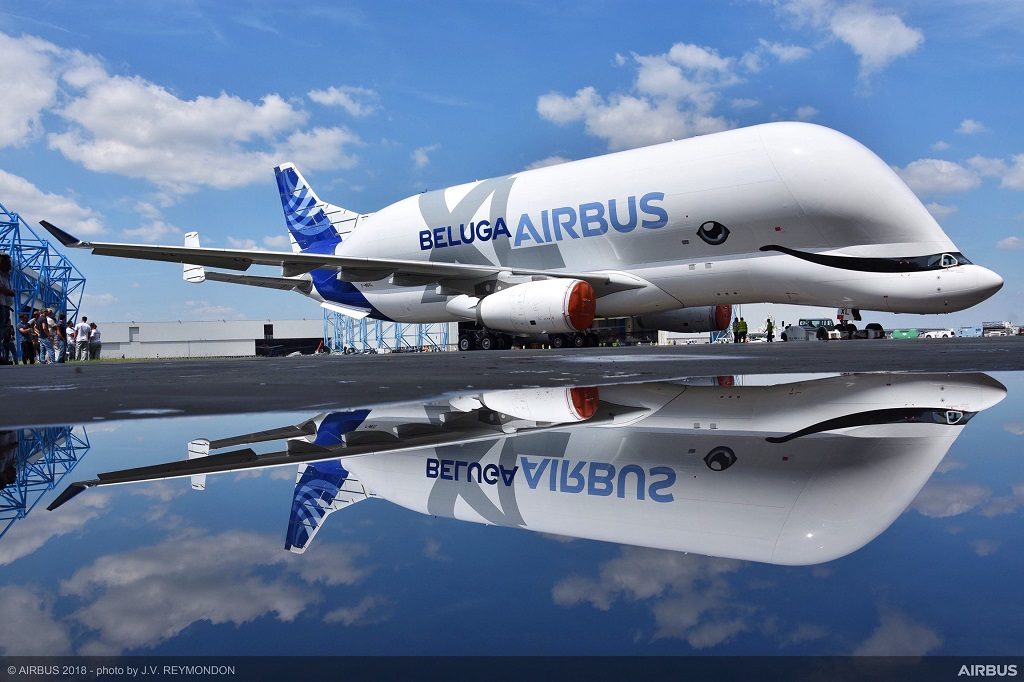Mais um exótico avião Beluga XL fica pronto na fábrica da Airbus