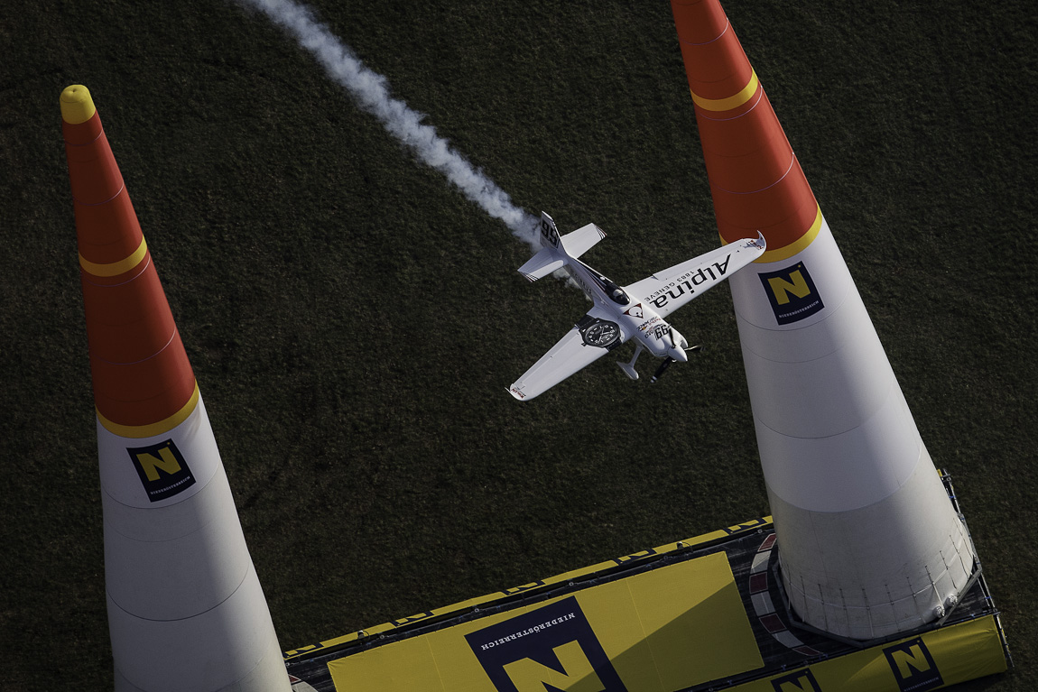 avião Red Bull Air Race Michael Goulian