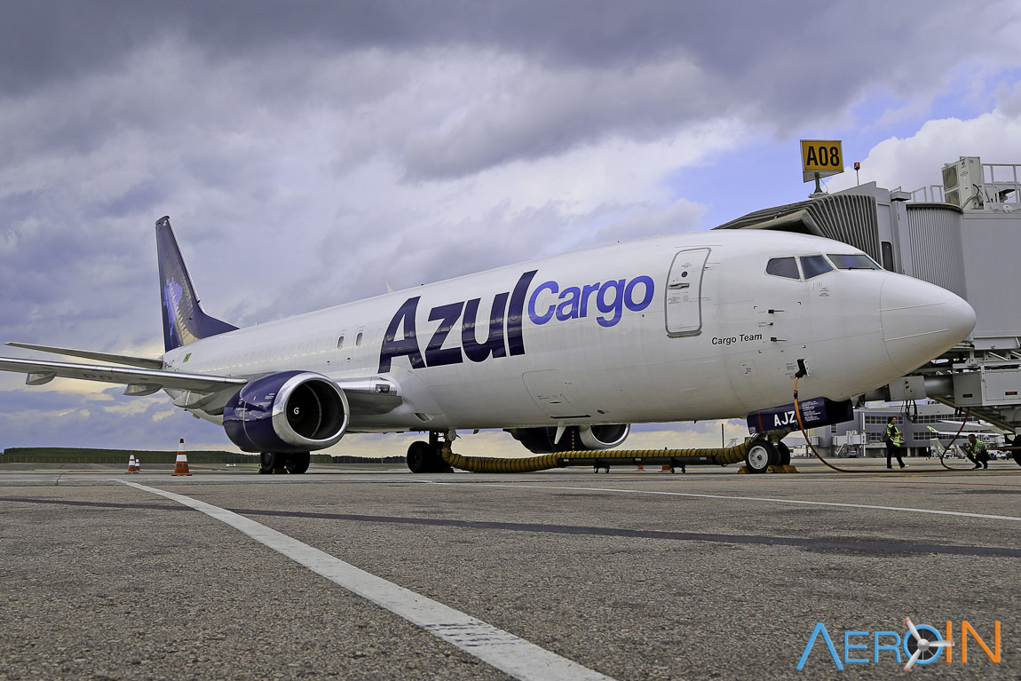 Avião Boeing 737-400F Azul Cargo Express
