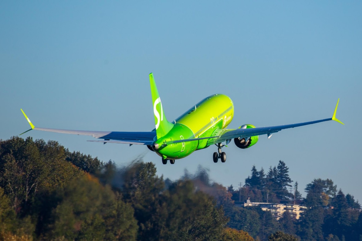 Avião Boeing 737 MAX 8 S7 Airlines
