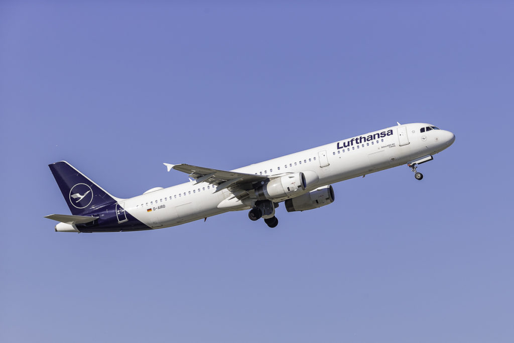 Avião Lufthansa Airbus A321 Decolagem