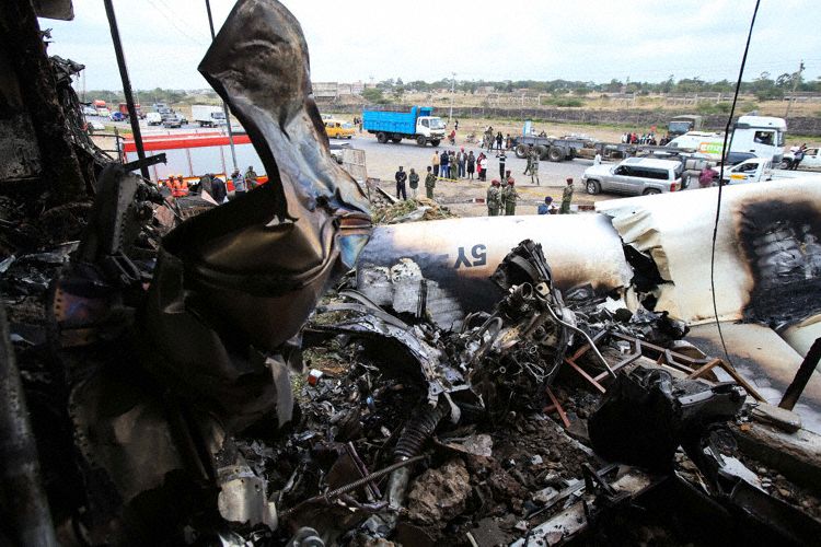 Acidente Fokker 50 Skyward Nairobi 2014