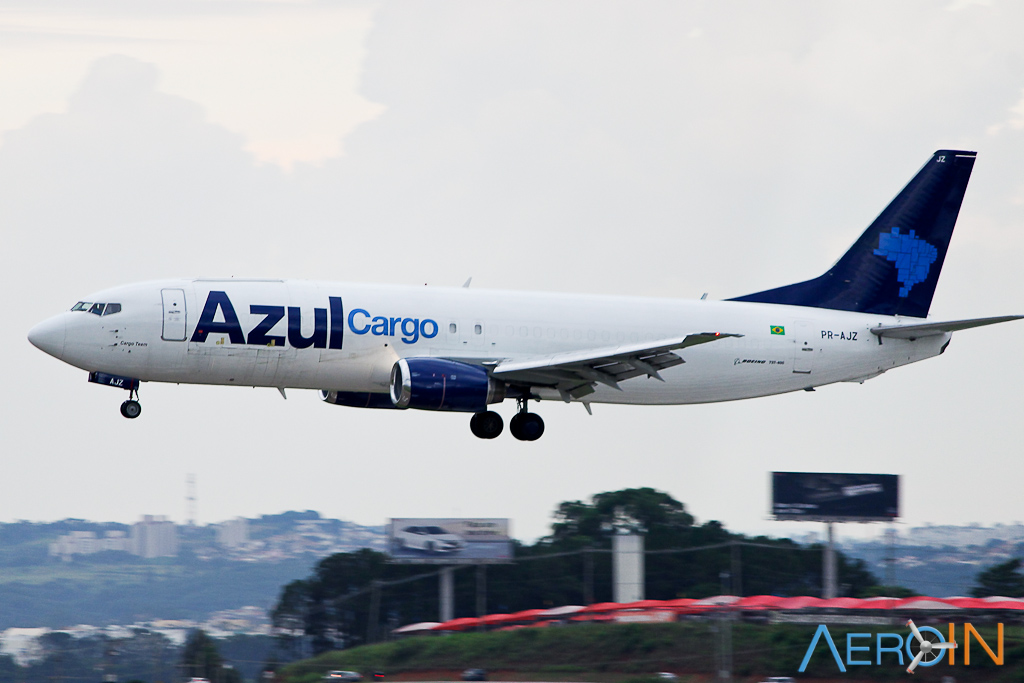 Avião Boeing 737-400F Azul Cargo