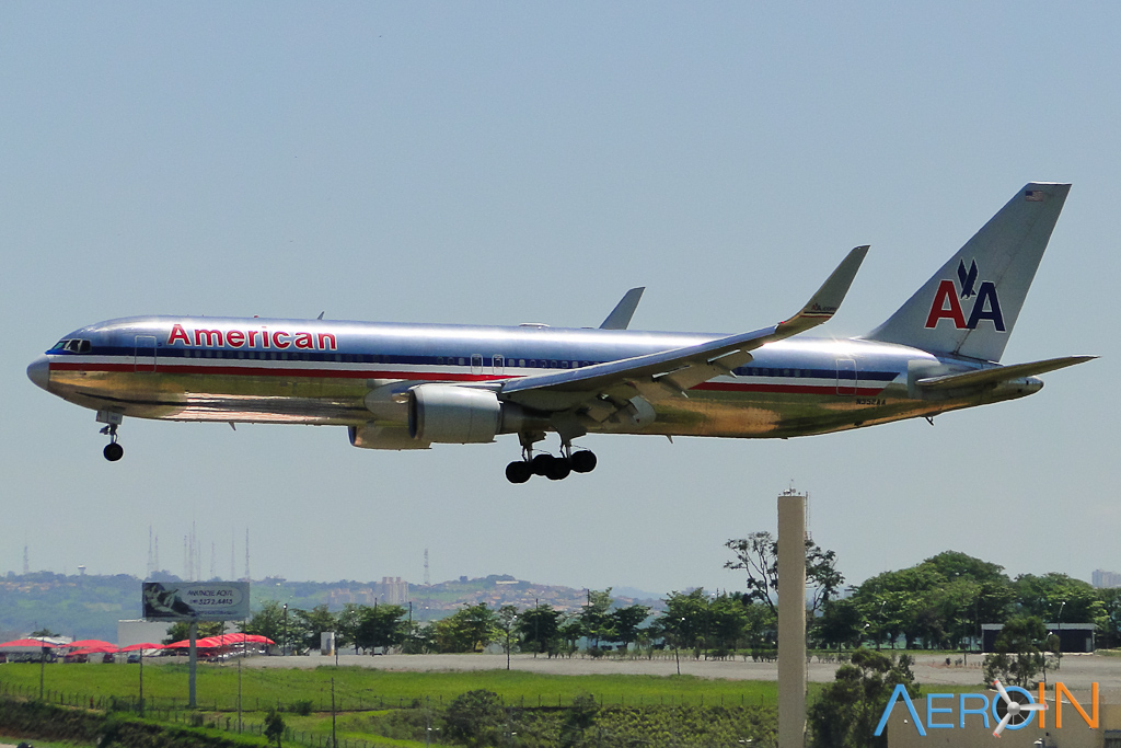 Avião Boeing 767-300ER American Airlines