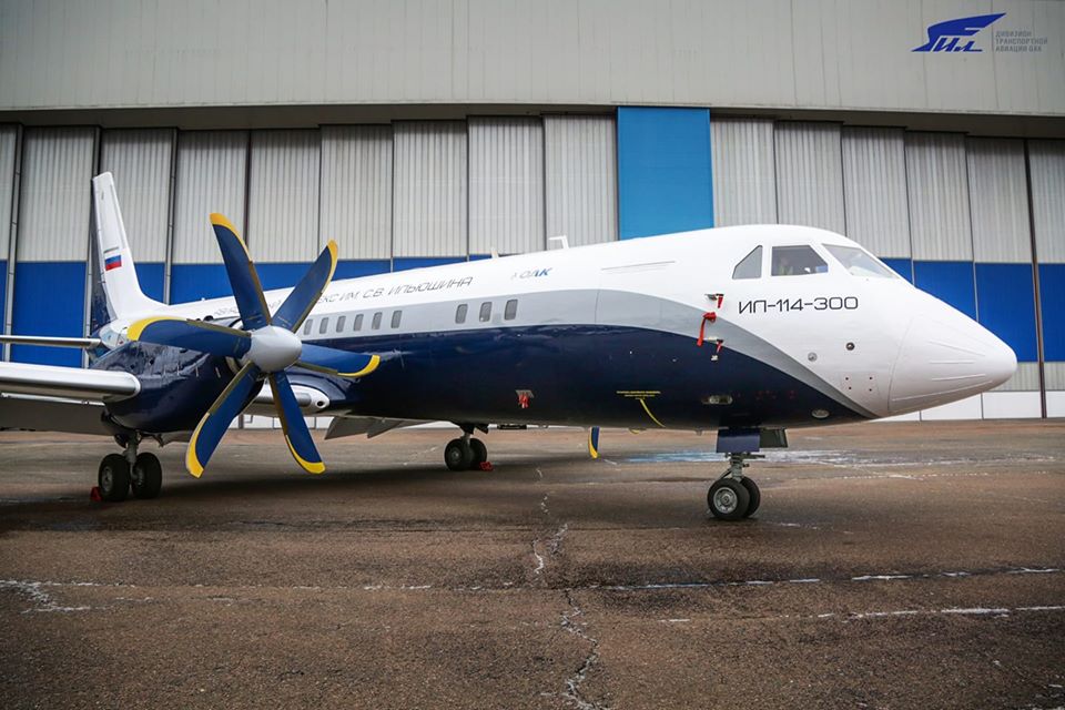 Avião IL-114-300