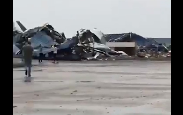 Tornado Jonesboro Hangar Destruído