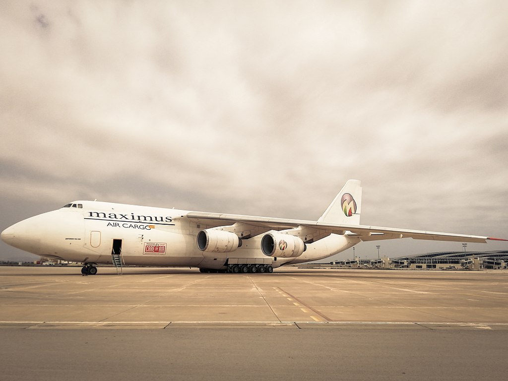 Avião Antonov AN-124 Maximus Air Cargo