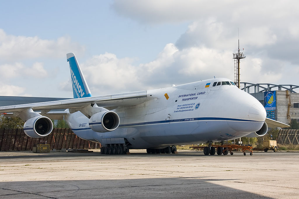Avião Antonov AN-124 Ruslan