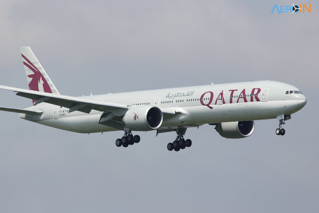 Avião Boeing 777-300 Qatar Airways