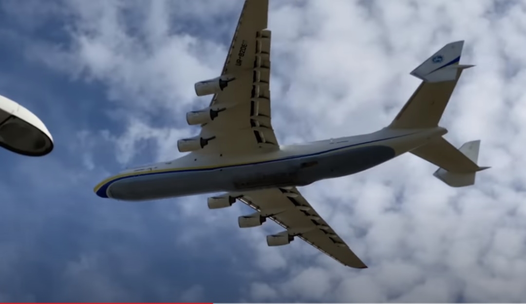 Vídeo Antonov AN-225 Rasante Chegada Warsaw Polônia