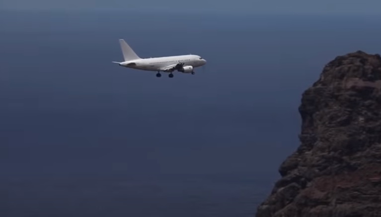 Vídeo Airbus A318 Pouso Ilha Santa Helena