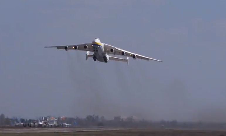 Vídeo Anotnov AN-225 Tchauzinho Decolagem