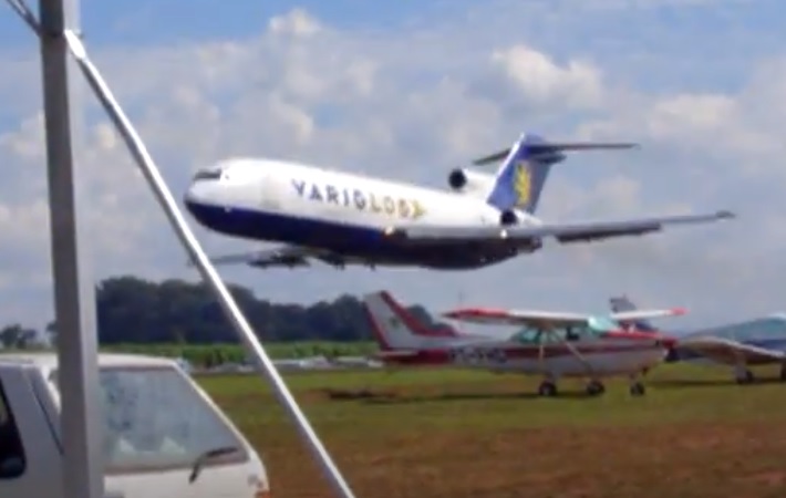 Vídeo Boeing 727 VarigLog Rasante Araras