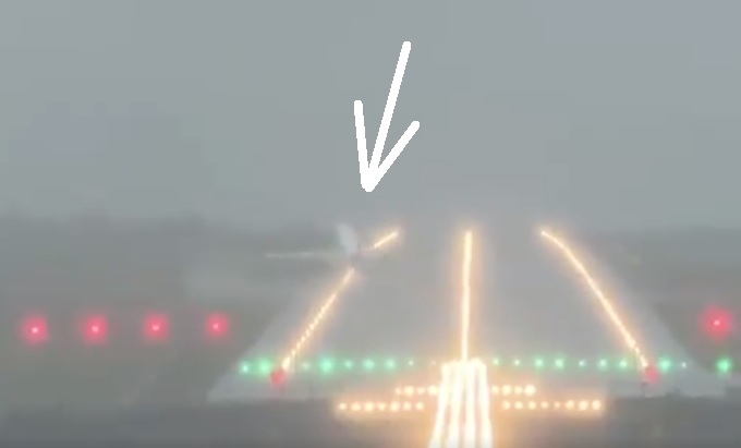 Vídeo A320 quase acidenta-se lateral pista pouso vento
