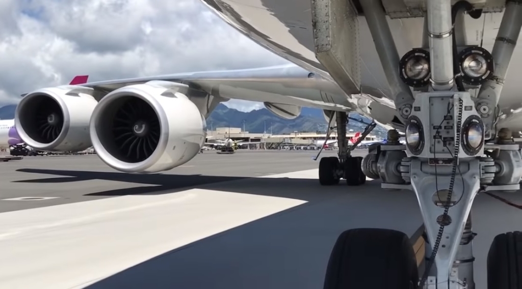 Vídeo Pushback Boeing 747-8 Jumbo
