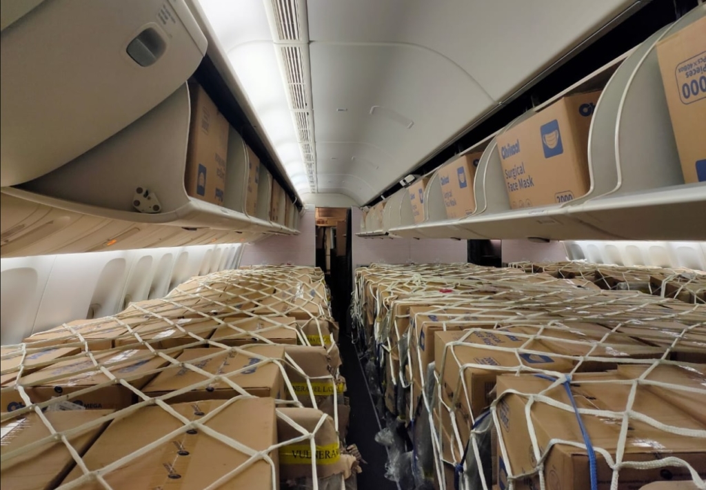 Boeing 777-300ER LATAM transporte carga máscaras China brasil