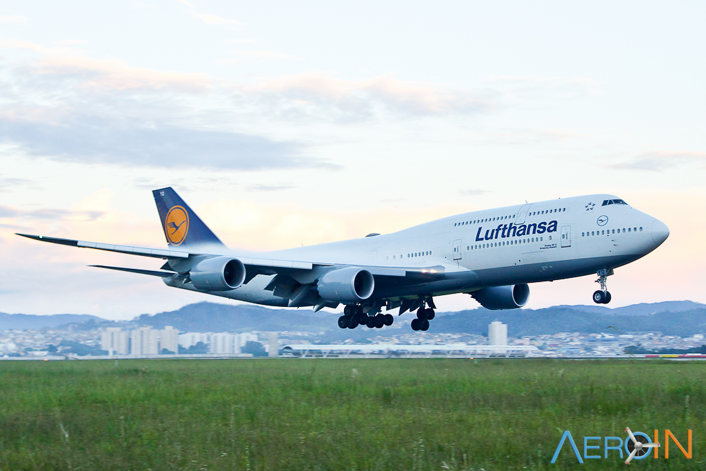 Avião Boeing 747-8I Lufthansa