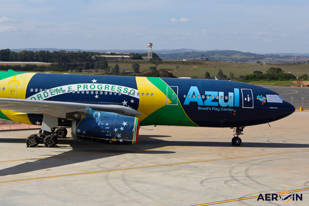 Avião Airbus A330-200 Azul Bandeira Brasil