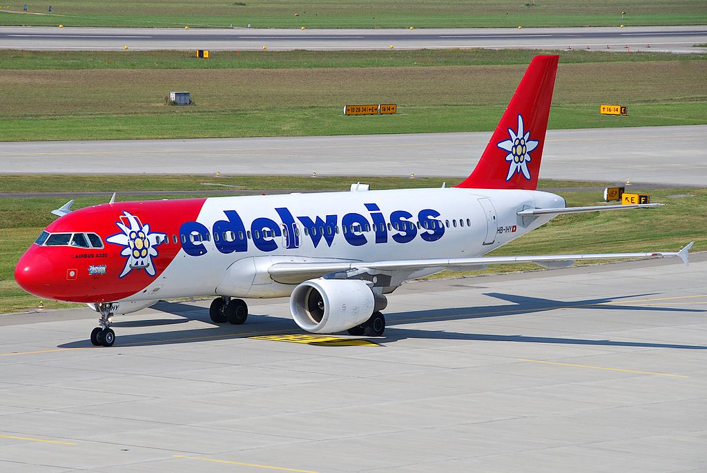 Avião Airbus A320 Edelweiss