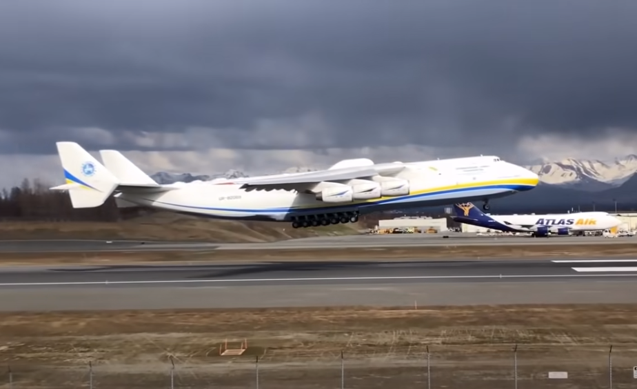 Video Antonov 225 Pouso com escuta frequência Anchorage