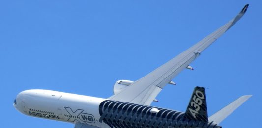 Avião Airbus A350 XWB Carbon