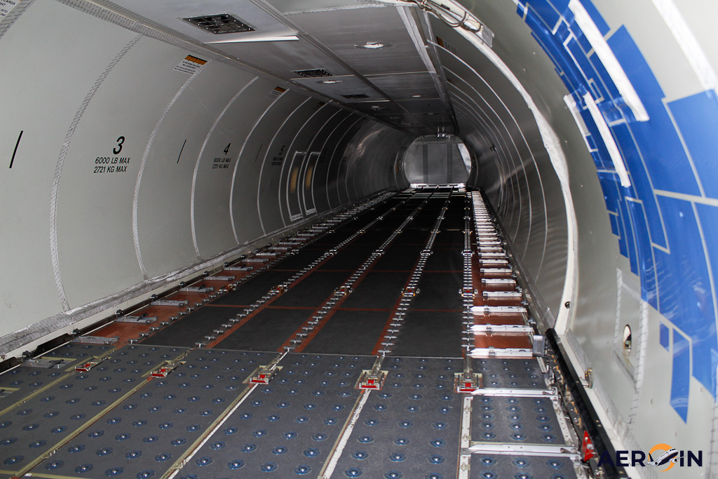 Interior Azul Cargo 737-400F